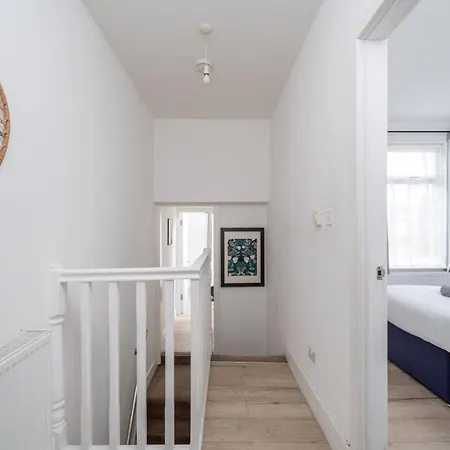 Modern 2 Bed East London Home By Rebby Properties Sleeps 5 Near Canning Town Station Exterior photo