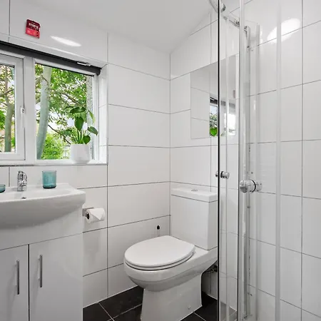 Modern 2 Bed East London Home By Rebby Properties Sleeps 5 Near Canning Town Station Exterior photo