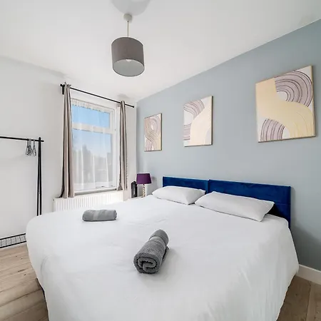 Modern 2 Bed East London Home By Rebby Properties Sleeps 5 Near Canning Town Station Exterior photo