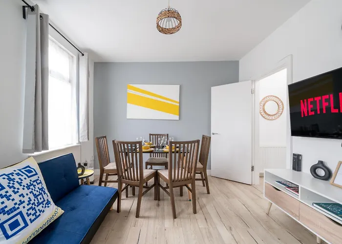 Modern 2 Bed East London Home By Rebby Properties Sleeps 5 Near Canning Town Station