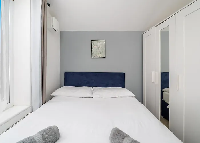 Modern 2 Bed East London Home By Rebby Properties Sleeps 5 Near Canning Town Station