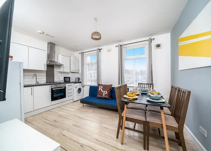 Modern 2 Bed East London Home By Rebby Properties Sleeps 5 Near Canning Town Station