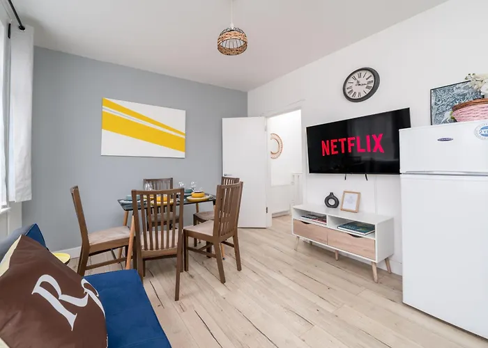 Modern 2 Bed East London Home By Rebby Properties Sleeps 5 Near Canning Town Station