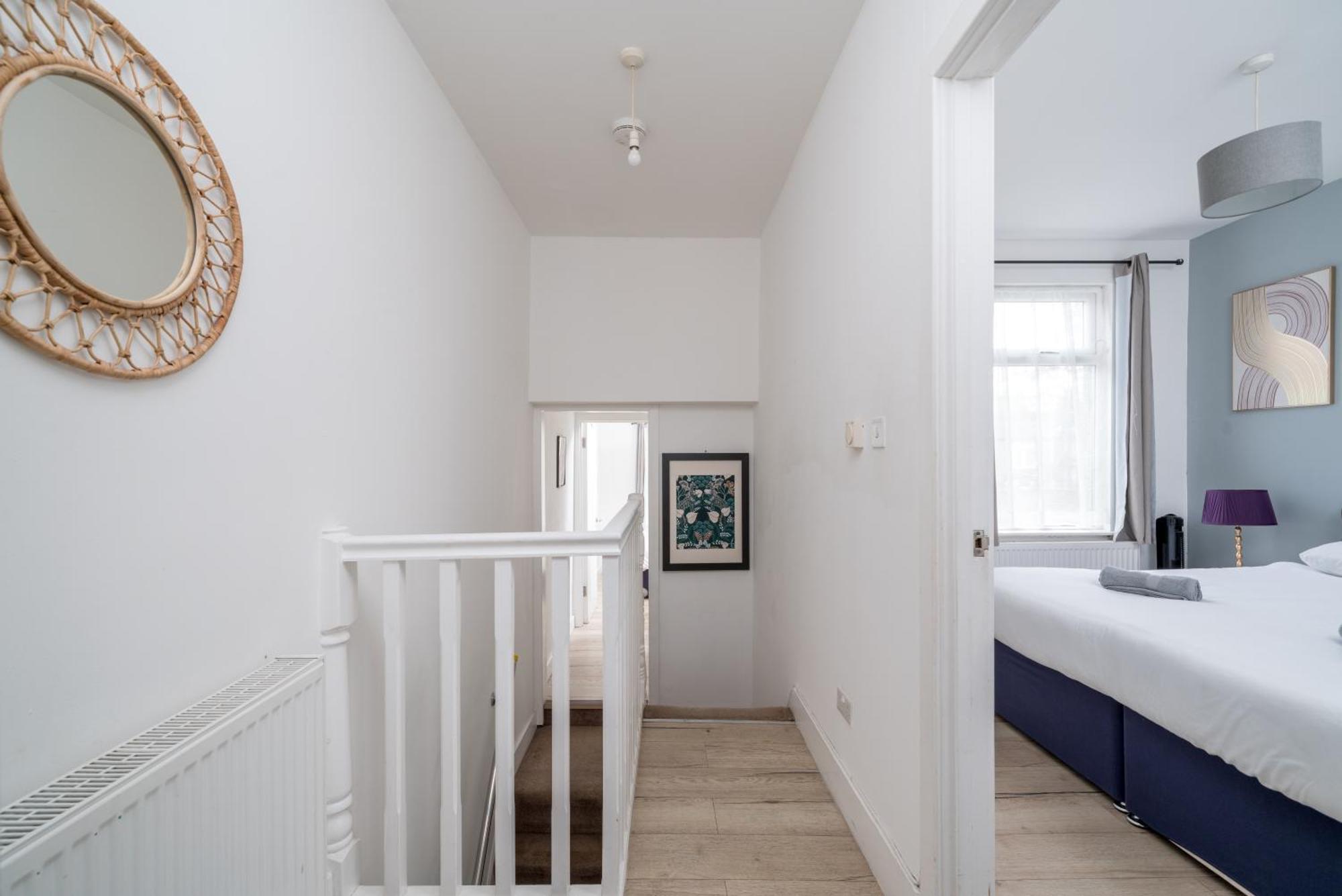 Modern 2 Bed East By Rebby Sleeps 5 Near Canning Town Station Londres