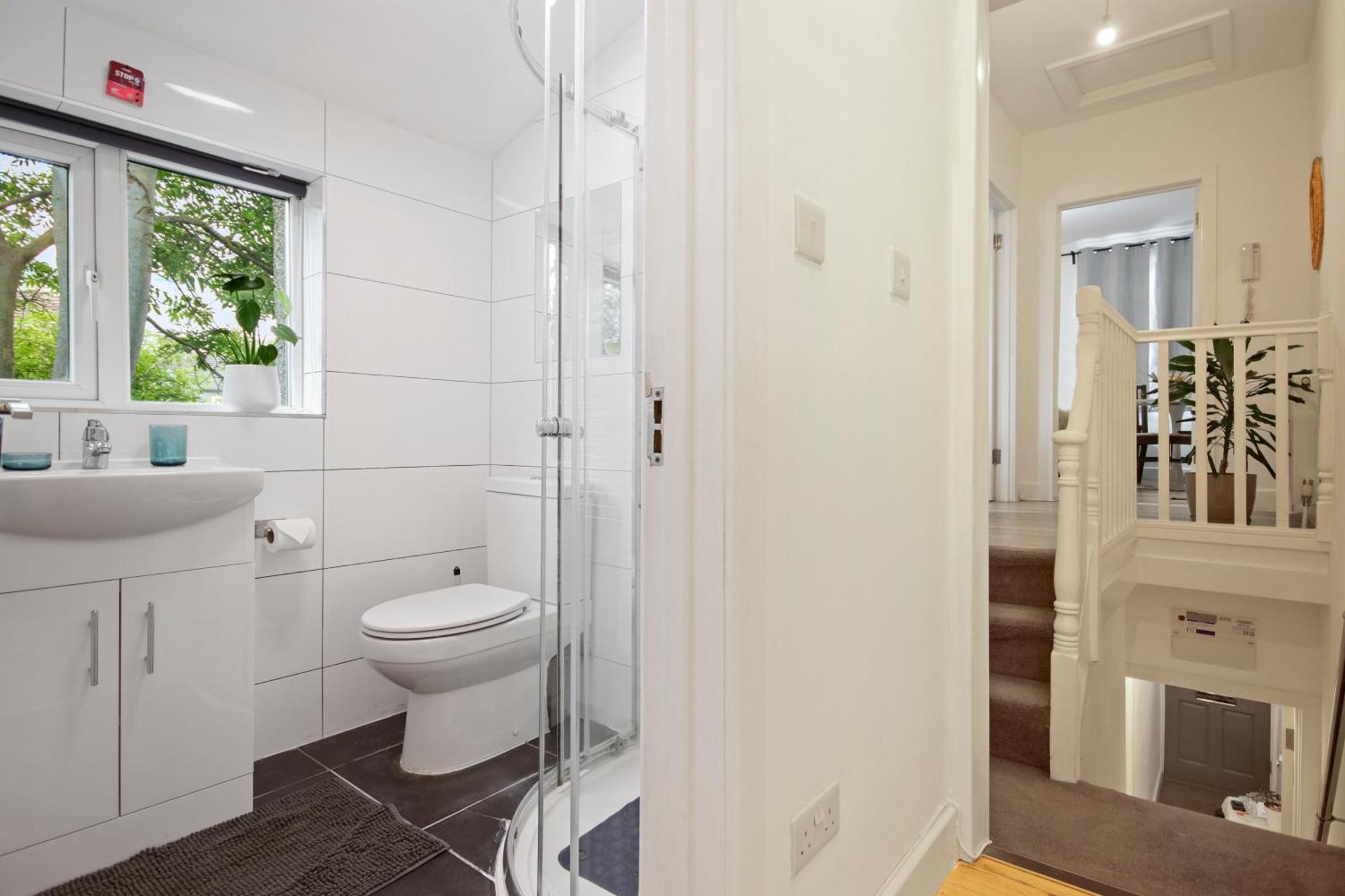 Modern 2 Bed East By Rebby Sleeps 5 Near Canning Town Station Londres