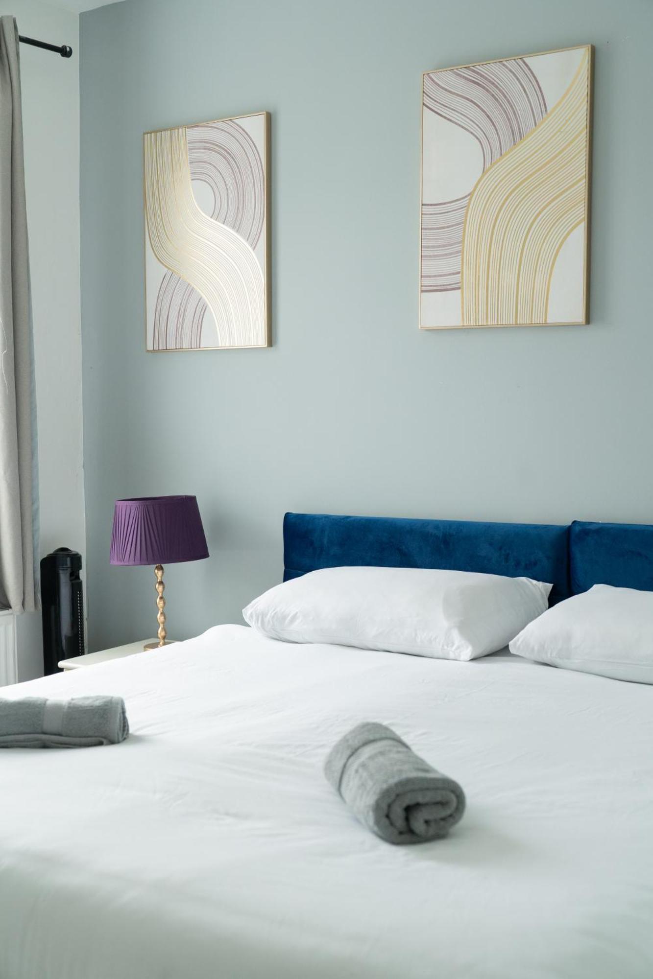 Modern 2 Bed East By Rebby Sleeps 5 Near Canning Town Station Apartment *